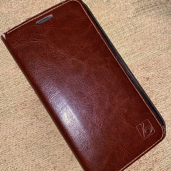 Brown leather iPhone 11 case with folding wallet - Picture 2 of 3